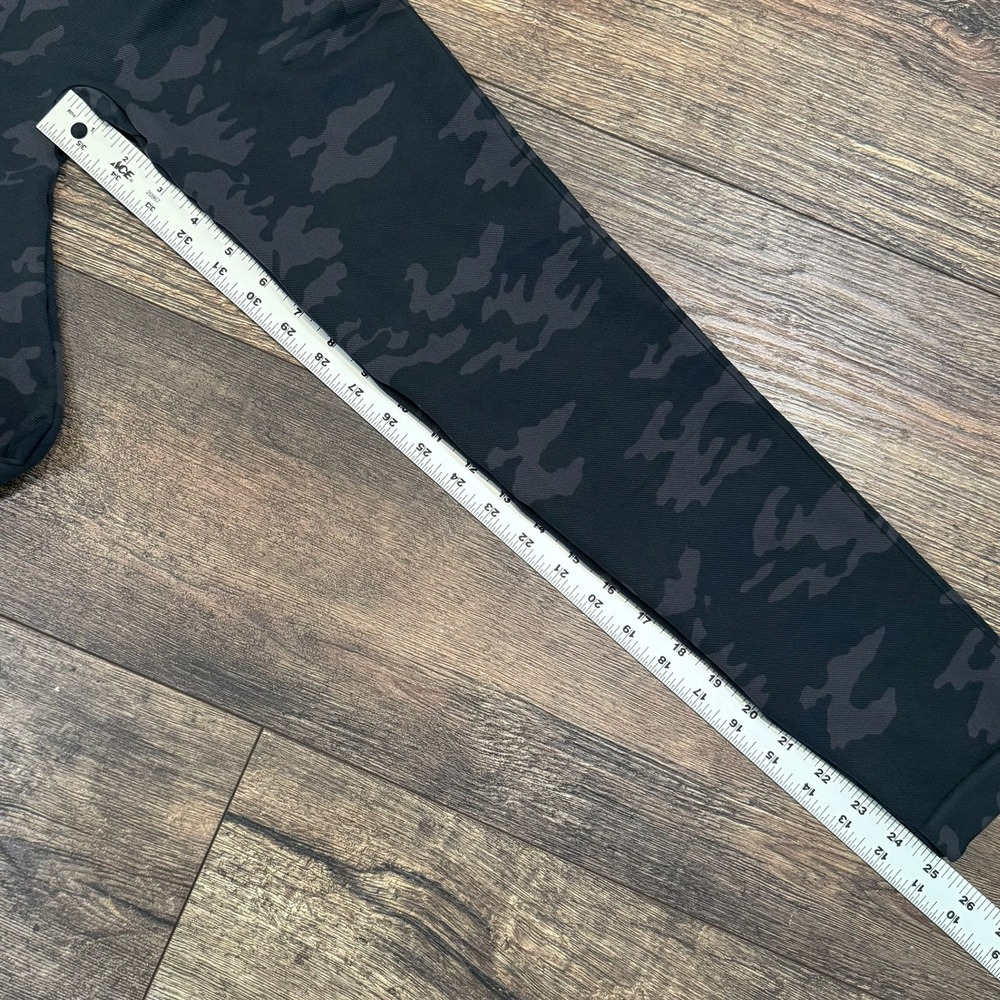 Spanx Look at Me Now Black Camo Seamless High Rise Ankle Leggings‎ Women's Large - Picture 5 of 5